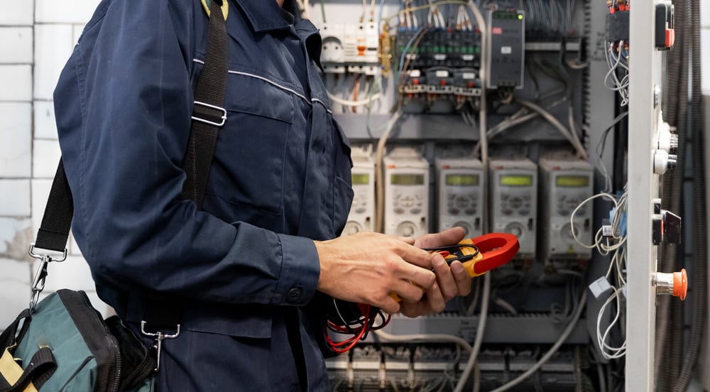 shutterstock_1780414628-electrical-contractor